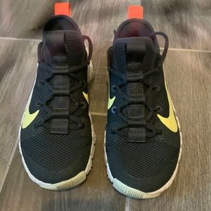 NIKE tennies like new!!!